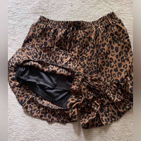 Sienna Sky leopard ruffle shorts size xs - Picture 2 of 4